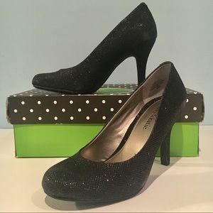 NWT Kelly & Katie Black Glitter Pumps